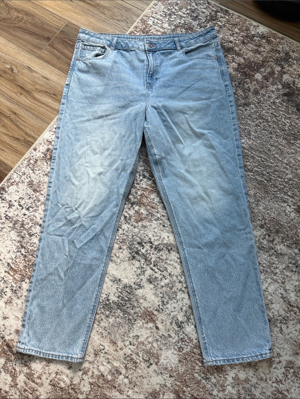 American Eagle Mom Jean Light Wash